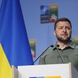 Le président ukrainien Volodymyr Zelensky a salué l'annonce de ces engagements, tout en soulignant qu'ils ne pouvaient se substituer à une adhésion de son pays à l'Otan.